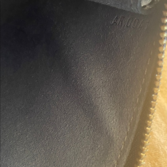 VINTAGE Louis Vuitton Epi Pochette Accessories - Picture 16 of 16